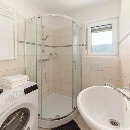 Hisa V Zelenem * Bled