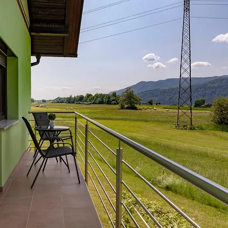 Hisa V Zelenem Apartment