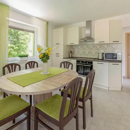 Hisa V Zelenem Apartament *