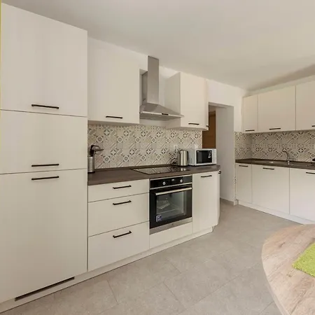 Hisa V Zelenem Apartment Bled